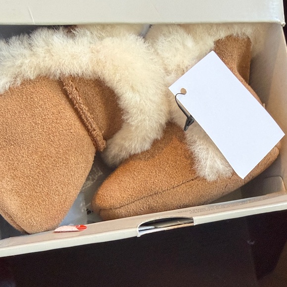 🔥 UGG Lassen Genuine Shearling Shoes – Chestnut (Size 0/1) – NEW IN BOX - Picture 9 of 16